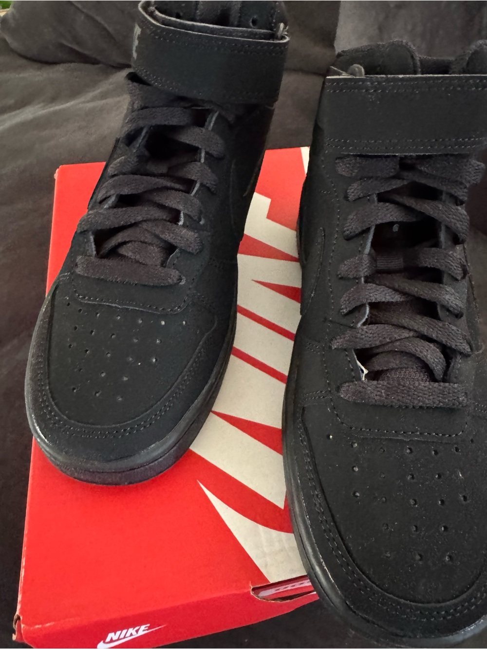 Brand New Nike Court Borough Mid 2 Triple Black Size 4Y - Picture 3 of 5